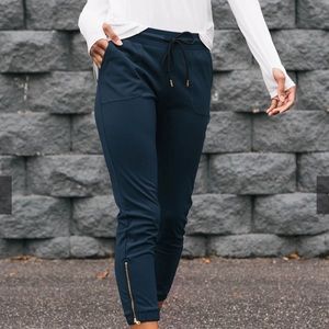 Zyia Peak Joggers - cropped